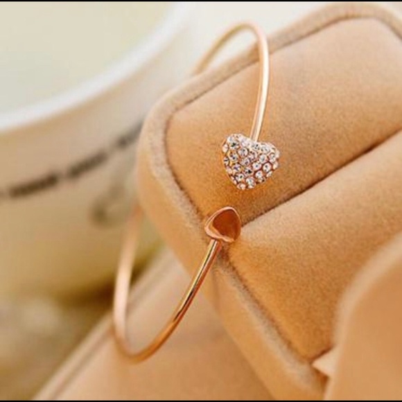 Gold heart rhinestone bangle bracelet - Picture 3 of 3